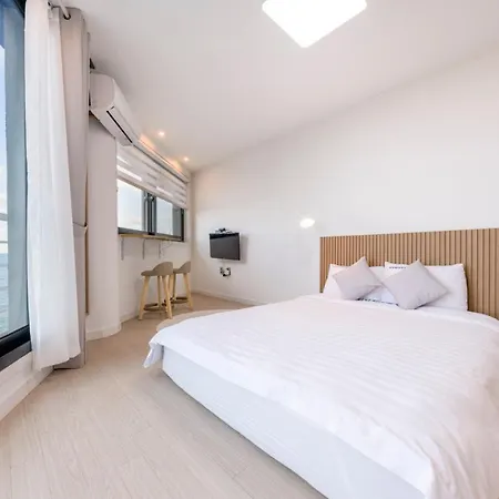 On The Sea Pension Jeju Exterior photo