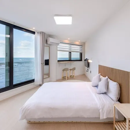 On The Sea Pension Jeju Exterior photo