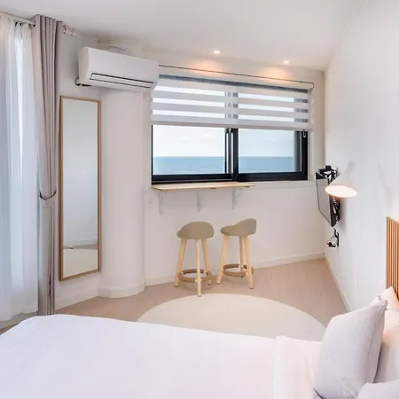 On The Sea Pension Jeju Exterior photo