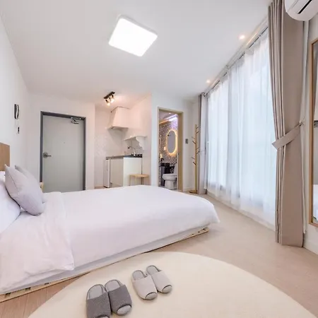 On The Sea Pension Jeju Exterior photo