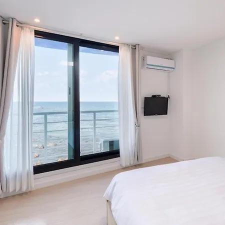 On The Sea Pension Jeju Exterior photo