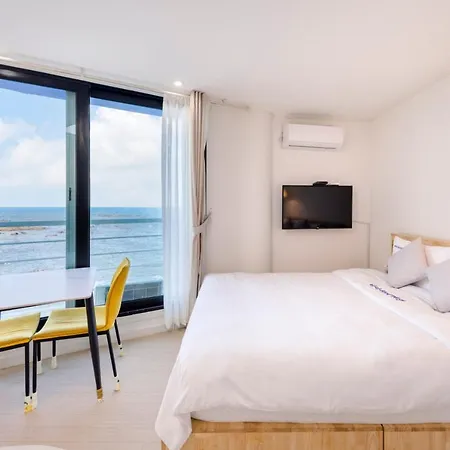 On The Sea Pension Jeju Exterior photo