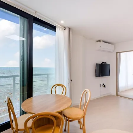 On The Sea Pension Jeju Exterior photo