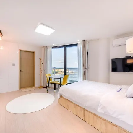 On The Sea Pension Jeju Exterior photo