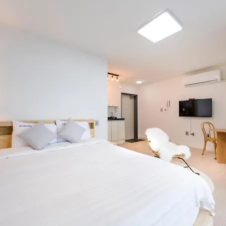On The Sea Pension Jeju Exterior photo