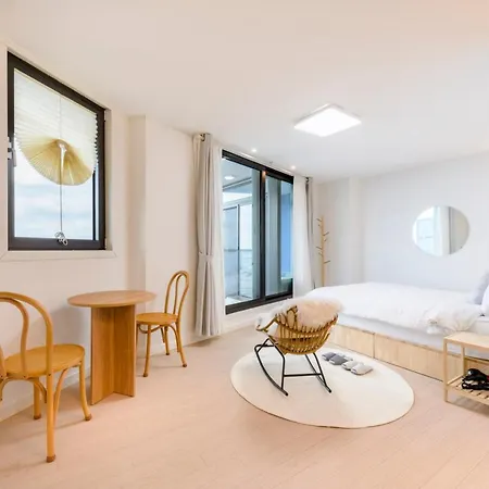 On The Sea Pension Jeju Exterior photo