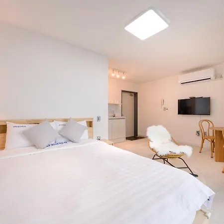 On The Sea Pension Jeju Exterior photo