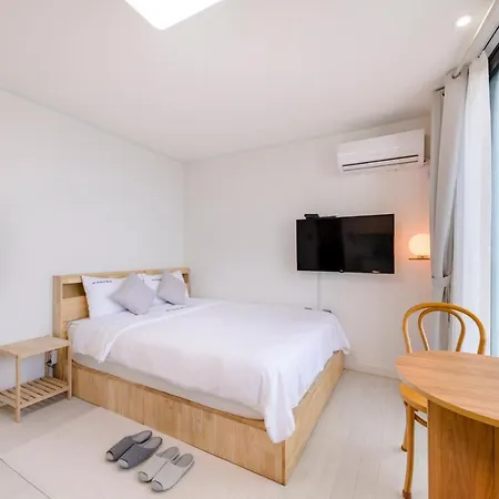 On The Sea Pension Jeju Exterior photo