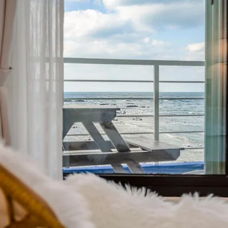 On The Sea Pension Jeju Exterior photo