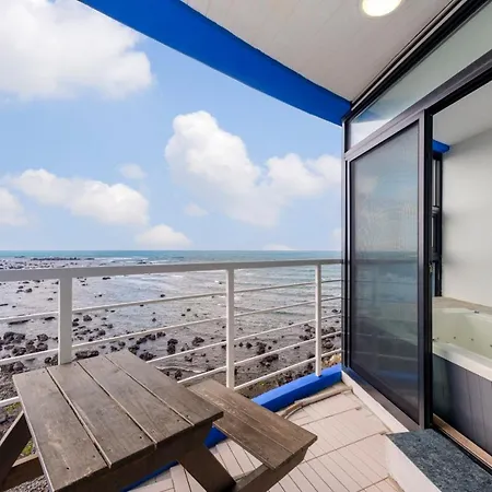 On The Sea Pension Jeju Exterior photo