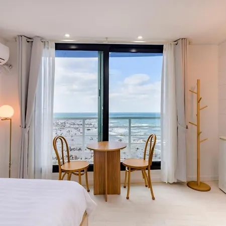 On The Sea Pension Jeju Exterior photo