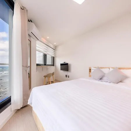 On The Sea Pension Jeju Exterior photo