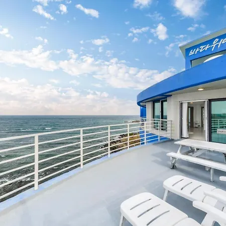 On The Sea Pension Jeju Exterior photo
